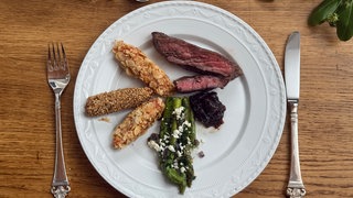 Flap Steak und Vegas Strip Steak vom Wagyu-Rind mit Kroketten und grünem Spargel
