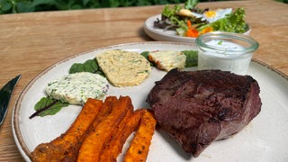 Straußensteak mit Süßkartoffelpommes