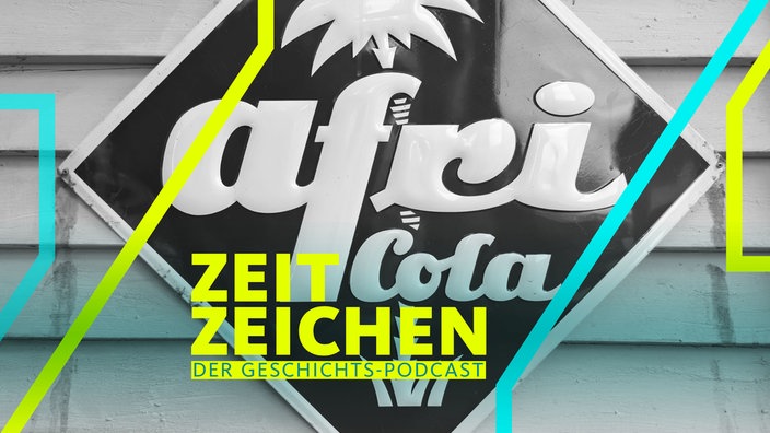 Historisches Reklameschild aus Blech von afri cola hängt an der Außenwand eines Kiosks