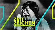 Ella Fitzgerald singend mit Mikrofon in der Hand