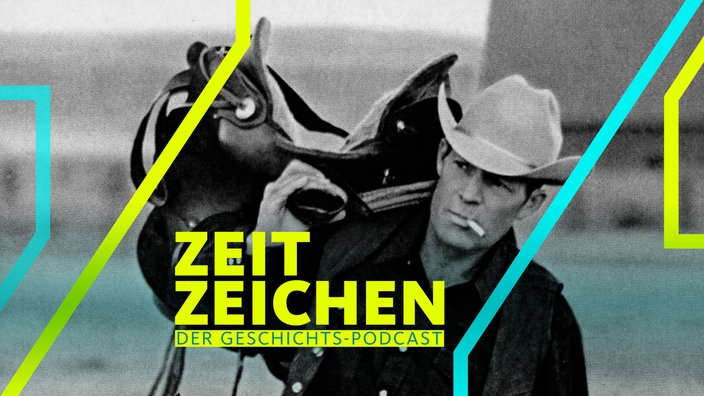 Cowboy mit Sattel über der Schulter und Zigarette im Mund