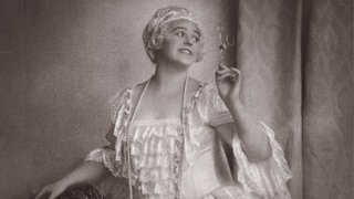 Lotte Lehmann als Manon Lescaut (um 1925)