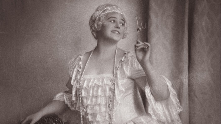 Lotte Lehmann als Manon Lescaut (um 1925)