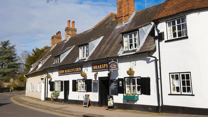 Das Beitragsbild der WDR3 "Evensong & Folk Songs and Ballads of Olde England" zeigt den John Barleycorn Pub in Oxfordshire, England.