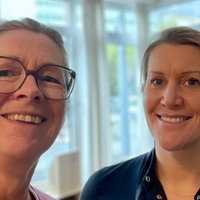Ein Selfie von Ute Schneider und Julia Komp.