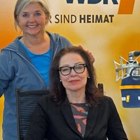 Petra Jagow zusammen mit Heike Knispel im WDR 4-Studio