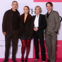Gala der Serie "Das Gift der Seele": Die Schauspieler Waleed Zuaiter, Olivia Cooke, Robin Wright und Laurie Davidson stehen nebeneinander