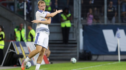 Duisburgs Peter Remmert ärgert sich über den Auftritt seiner Mannschaft