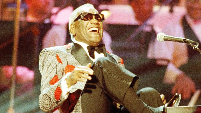 Ray Charles am E-Piano bei Gala-Konzert in Pasadena, Kalifornien, 1991