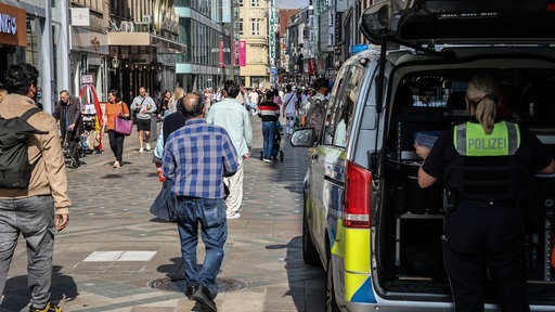 Die Polizei wurde wegen Ladendiebstahl zu einer Parfümerie in der Dortmunder City gerufen