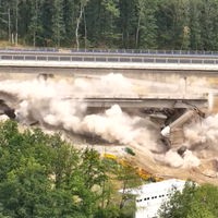 Sprengung der Talbrücke Ottfingen | Video | TN