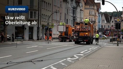 Lkw reißt Straßenbahn-Oberleitung in Bielefeld ab | Video | tn