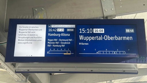 Anzeige am Wuppertal Hbf