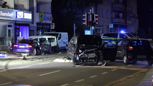 Unfallstelle nach möglichem Raserunfall in Wuppertal