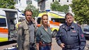 Am Tatort: Sonja (Chiara Schoras, li.) mit ihren Kollegen Jonas (Gabriel Raab) und Peter (Hanspeter Müller-Drossaart, re.).