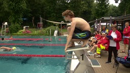 Schwimmer beim Benefizschwimmen in Unna