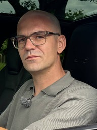 Pendler Jan Schmidhofer aus Herdecke, der täglich nach Lüdenscheid fährt