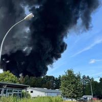 Brand in Recycinghalle in Espelkamp | Video | tn
