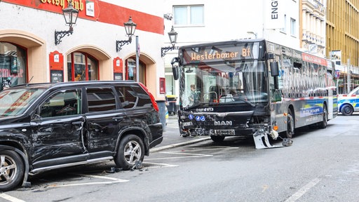 In einen Verkehrsunfall verwickelter Bus in Hagen