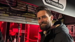 Ein Partygast vor dem Bochumer Club Untergrund
