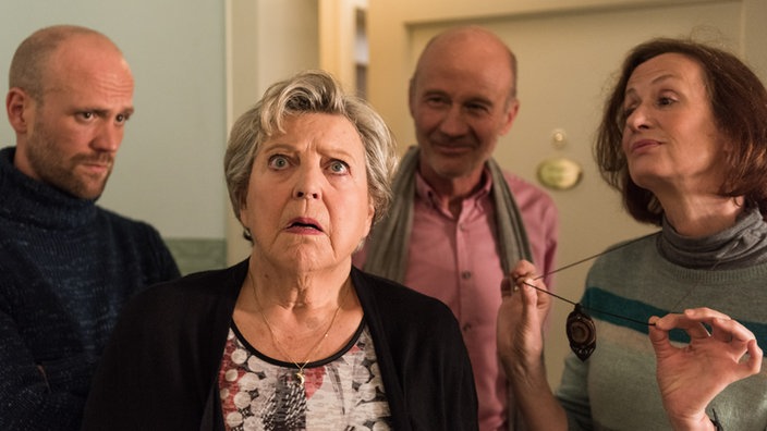 Lindenstraße-Folge 1696 Der Mann im Aufzug