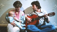 1987 bekommt Gabi Nachwuchs: den kleinen Max. Das Kind stammt nicht von Benno, sondern aus einer Affäre mit Phil. Der ist - genau wie Wolf - längst ausgezogen.