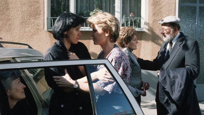 Abschied: Trotz Jaruslavs Tod kehrt Wanda nach Polen zurück (v.l. Maria Wachowiak, Anna Nowak, Andrea Spatzek, Margret van Munster, Robert Zimmerling).