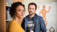 Alex und Iris reden in der Praxis