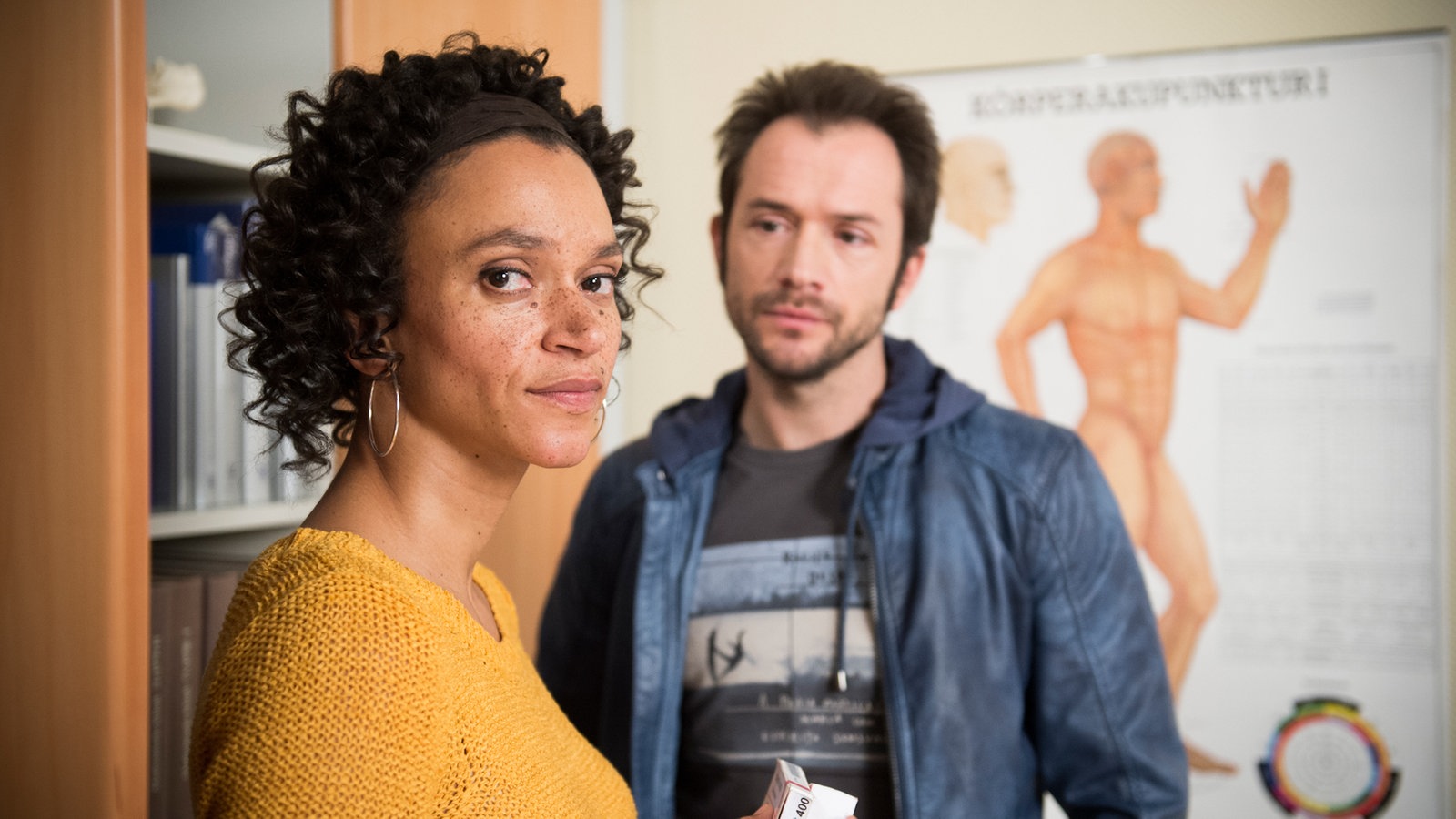 Alex und Iris reden in der Praxis
