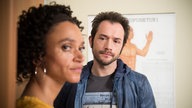 Alex und Iris reden in der Praxis