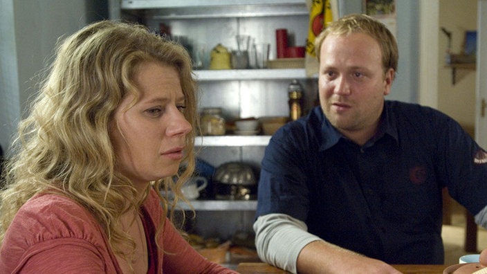 Alles vorbei: Nina (Jacqueline Svilarov) macht Klaus (Moritz A. Sachs) klar, dass es endgültig aus ist zwischen ihnen.