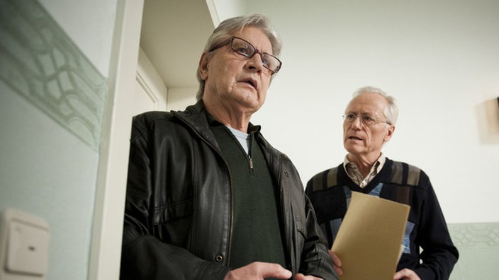 Andy und Hans streiten im Treppenhaus