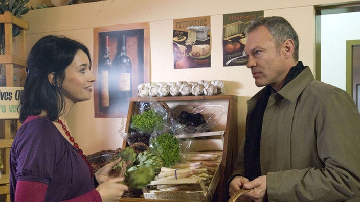 Angelina (Daniela Bette) trifft erneut auf Christian (Klaus Nierhoff). Schon seit letzter Woche schwärmt sie für den attraktiven Geschäftsmann.