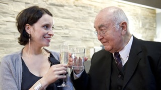 Angelina und Dressler stoßen an
