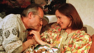 Anna und Hans schauen sich verliebt an