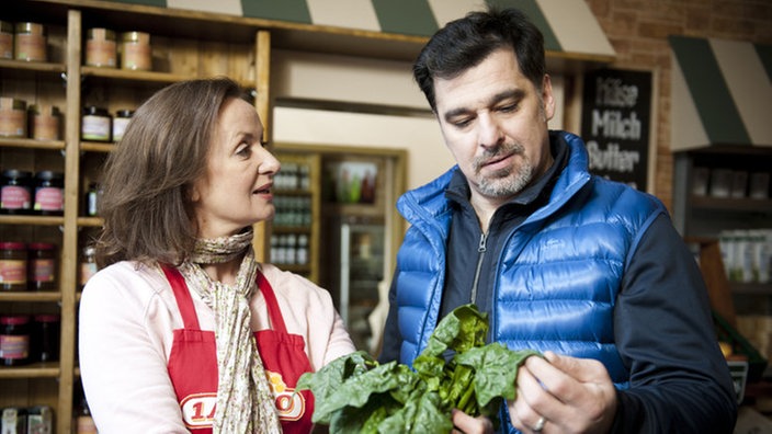Anna und Murat im Bioladen