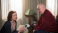 Anna unterhält sich mit Dr. Dressler