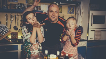 Antonia, Klaus und Mila am Set