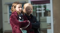 Antonia und Mila gucken skeptisch