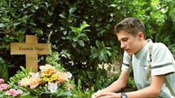 Auch nach ihrem Tod schöpft Felix Kraft aus den Besuchen bei seiner Mutter