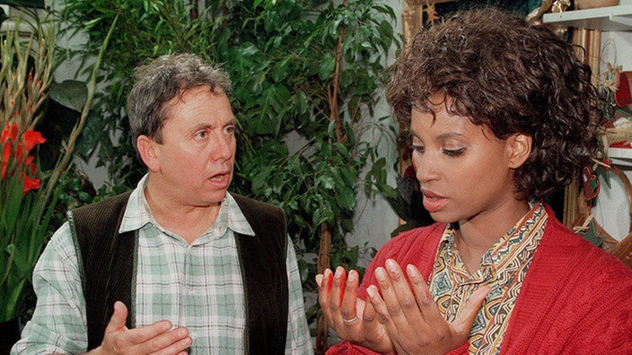 Ausgerastet: Olaf (Franz Rampelmann) hat Mary (Liz Baffoe) eine Ohrfeige verpasst.
