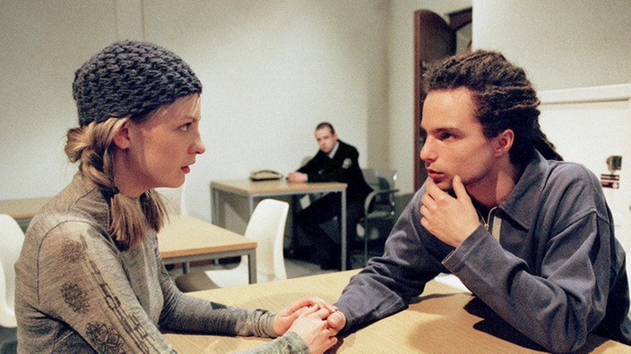 Aussprache: Maria (Nora Marie Horstkotte) und Momo (Moritz Zielke) versuchen, die Ereignisse der vergangenen Woche aufzuarbeiten.