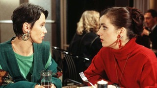 Beate (Susanne Gannott, rechts) will sich nicht zwischen Freundin Urszula (Anna Nowak) und Vasily entscheiden müssen.