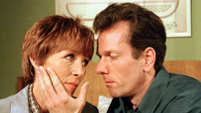 Bei Kurt (Michael Marwitz) entflammen erneut die Gefühle für Eva-Maria (Inga Abel).