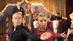 Berta und Hajo tanzen im "Akropolis"