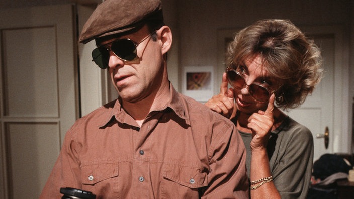 Berta (Ute Mora) und Hajo (Knut Hinz) haben eine heiße Spur.