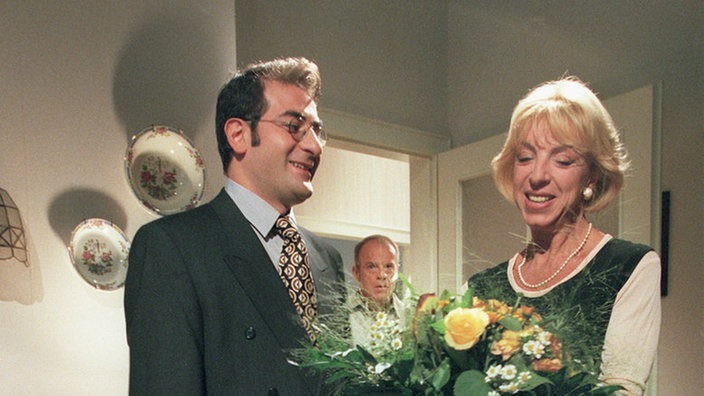 Blumen für die Dame: Dr. Dagdelen beglückt Berta