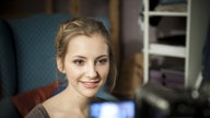 Caro filmt sich selbst