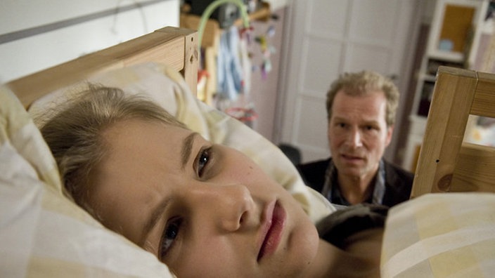 Caro liegt im Bett