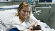 Caro mit Sohn Lukas im Krankenhaus